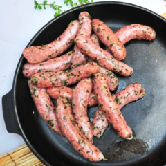 Kräuterbratwurst mit frischen Kräutern, grob...